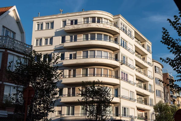 Facades of old and new houses in Koksijde, Belgium — Stock Photo, Image