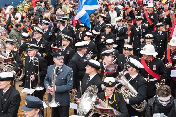 Musicisti alla sfilata del lunedì rosa a Colonia - sfilata del lunedì rosa a Colonia 27 febbraio 2017 — Foto Stock