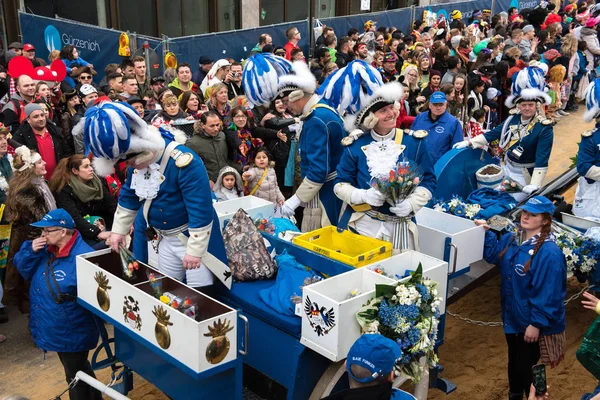 Carnevalists on a parade vehicle giving awy flowers - rose monday parade in Cologne February 27, 2017 — Stock Photo, Image