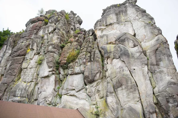 Externsteine en la ruta de senderismo en el bosque de Teutoburg, norte — Foto de Stock