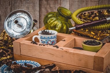 Nargile. Çay ve tütün.