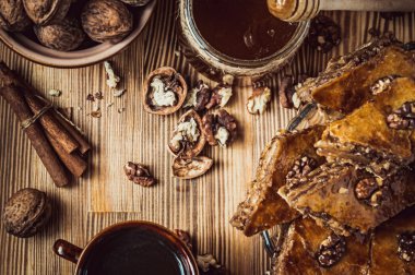 Baklava tatlım ceviz çay için.