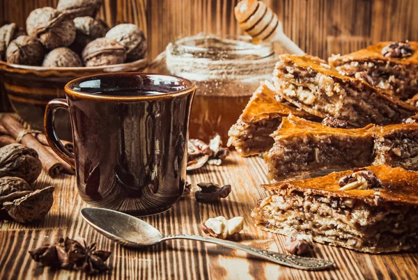 Nueces de miel de baklava para té . — Foto de Stock