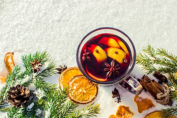 Weihnachtsglühwein. Frohe Weihnachten. — Stockfoto