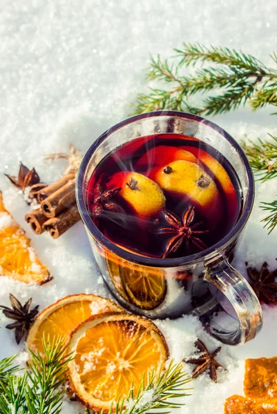 Weihnachtsglühwein. Frohe Weihnachten. — Stockfoto