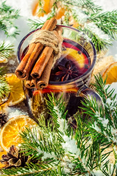 Weihnachtsglühwein. Frohe Weihnachten. — Stockfoto