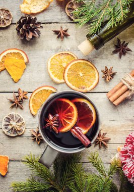 Bir kupa sıcak mulled şarap. 