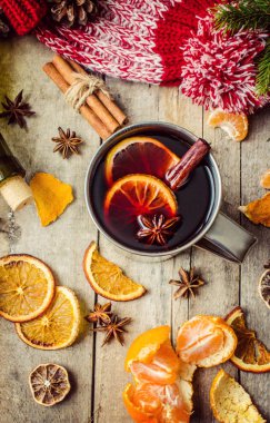 Bir kupa sıcak mulled şarap. 