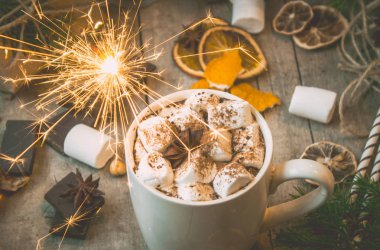 sıcak kakao marshmallows ile. Noel arka plan.