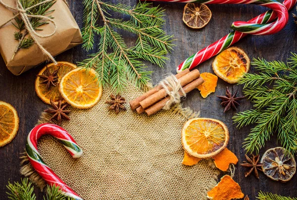 Fondo de Navidad con decoraciones de año nuevo y golosinas . —  Fotos de Stock