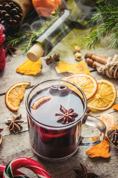 Glühwein im Becher. — Stockfoto