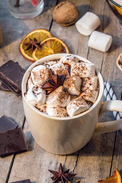 Hot cocoa with marshmallows. Christmas background. — Stock Photo, Image