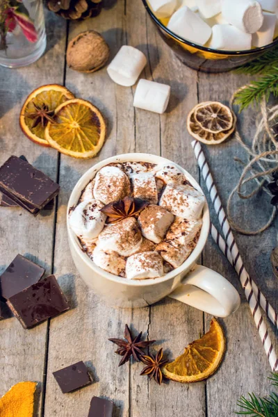 Hot cocoa with marshmallows. Christmas background. — Stock Photo, Image