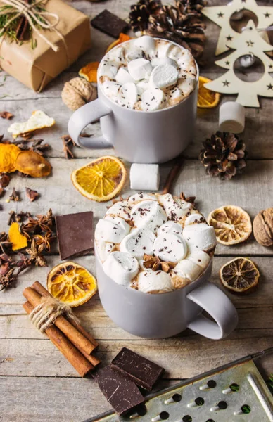 Hot cocoa with marshmallows. Christmas background. — Stock Photo, Image