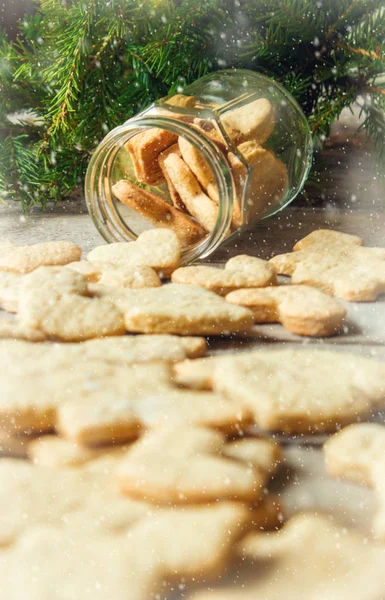 Biscotti di Natale fatti in casa di diverse forme . — Foto Stock