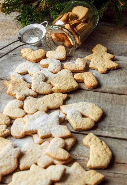 Biscotti di Natale fatti in casa di diverse forme . — Foto Stock