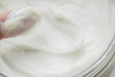 Yüz ve vücut için krem.