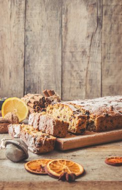 Turunçgiller, Kuru üzüm, ceviz ve tarçın ile bisküvi. 