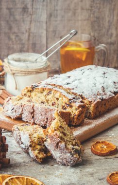 Turunçgiller, Kuru üzüm, ceviz ve tarçın ile bisküvi. 