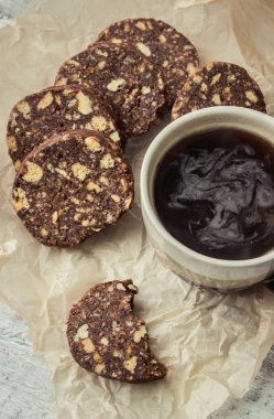 Sıcak kahve pasta patates kızartması ile. 