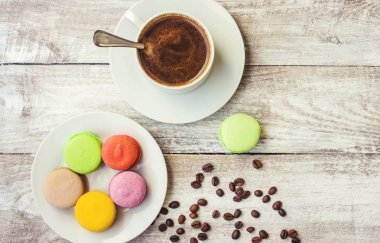 Kahve çekirdeği macarons modern kahvaltı gadzetami ile.