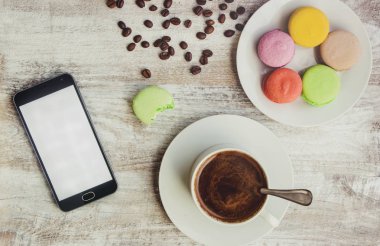 Kahve çekirdeği macarons modern kahvaltı gadzetami ile.