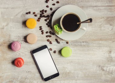 Kahve çekirdeği macarons modern kahvaltı gadzetami ile.