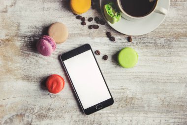 Kahve çekirdeği macarons modern kahvaltı gadzetami ile.