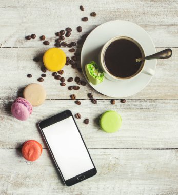 Kahve çekirdeği macarons modern kahvaltı gadzetami ile.