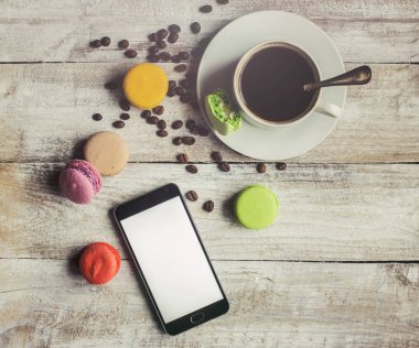 Kahve çekirdeği macarons modern kahvaltı gadzetami ile.