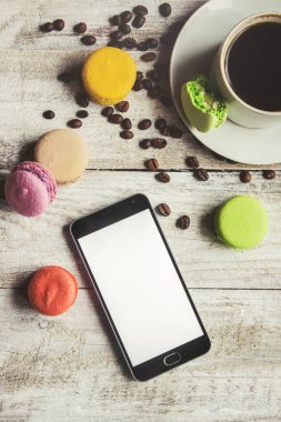 Kahve çekirdeği macarons modern kahvaltı gadzetami ile.