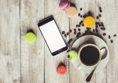 Kahve çekirdeği macarons modern kahvaltı gadzetami ile.