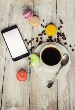 Kahve çekirdeği macarons modern kahvaltı gadzetami ile.