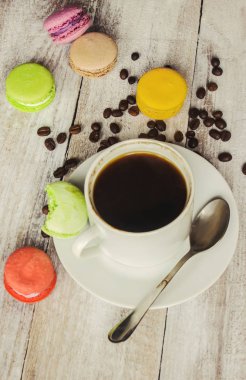 Kahve çekirdeği macarons modern kahvaltı gadzetami ile.