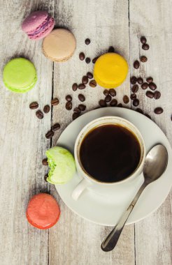 Kahve çekirdeği macarons modern kahvaltı gadzetami ile.