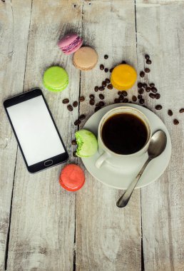 Kahve çekirdeği macarons modern kahvaltı gadzetami ile.