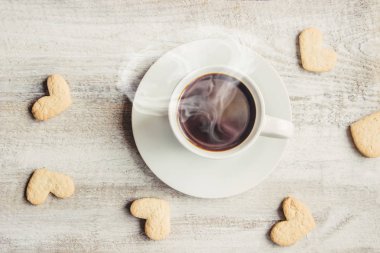 Sevdiğiniz birinin elinde sıcak kahve. 