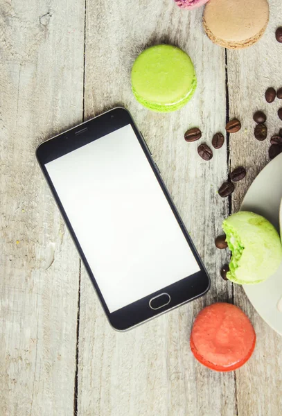 Kahve çekirdeği macarons modern kahvaltı gadzetami ile.