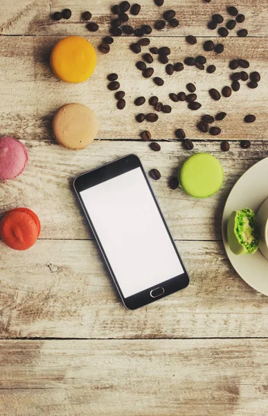 Kahve çekirdeği macarons modern kahvaltı gadzetami ile.