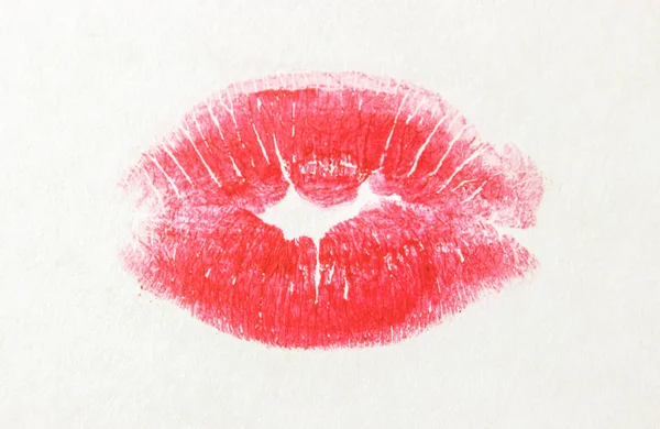 Ein Kuss auf weißem Lippenstift. Selektiver Fokus. — Stockfoto