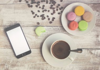 Kahve çekirdeği macarons modern kahvaltı gadzetami ile.