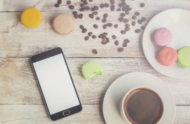 Kahve çekirdeği macarons modern kahvaltı gadzetami ile.