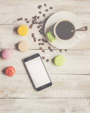 Kahve çekirdeği macarons modern kahvaltı gadzetami ile.