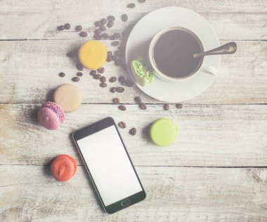 Kahve çekirdeği macarons modern kahvaltı gadzetami ile.
