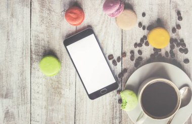 Kahve çekirdeği macarons modern kahvaltı gadzetami ile.