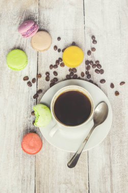 Kahve çekirdeği macarons modern kahvaltı gadzetami ile.