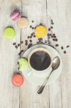 Kahve çekirdeği macarons modern kahvaltı gadzetami ile.