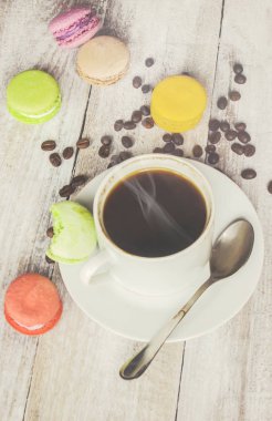 Kahve çekirdeği macarons modern kahvaltı gadzetami ile.