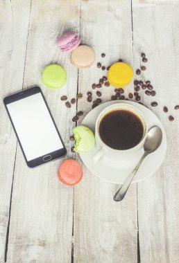 Kahve çekirdeği macarons modern kahvaltı gadzetami ile.