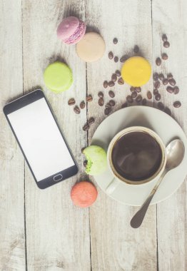 Kahve çekirdeği macarons modern kahvaltı gadzetami ile.